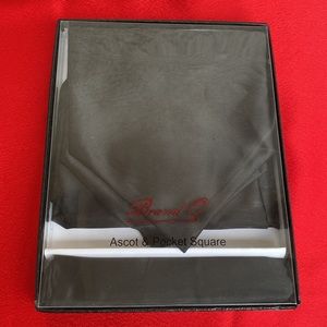 NWT Ascot and Pocket Square set